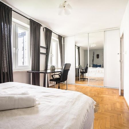 Oomph Warsaw Central 3-Bedroom Flat エクステリア 写真